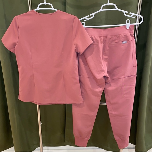 FIGS Limited Edition Mauve Catarina Top - Picture 4 of 5